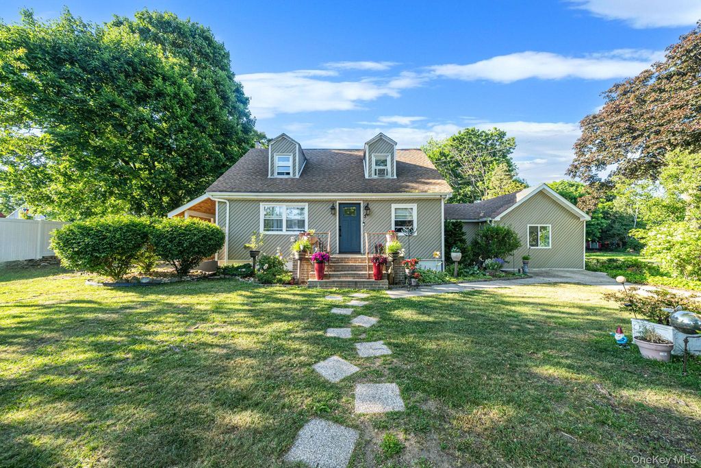 35 Oklahoma Avenue, Bay Shore, NY 11706