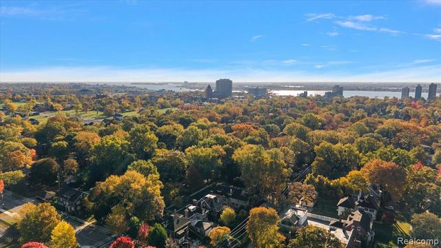 2233 Iroquois Street, Detroit, MI 48214