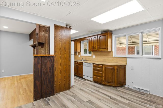 6171 Kingsbury Street, Dearborn Heights, MI 48127