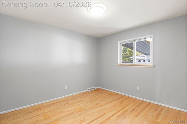 6171 Kingsbury Street, Dearborn Heights, MI 48127