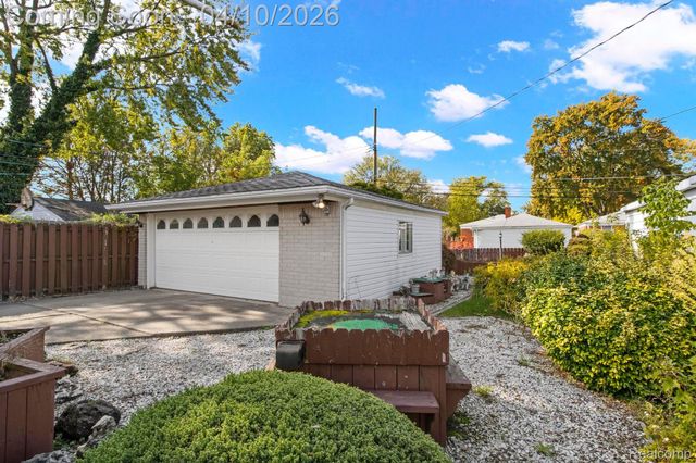 6171 Kingsbury Street, Dearborn Heights, MI 48127