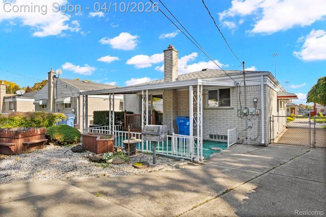 6171 Kingsbury Street, Dearborn Heights, MI 48127