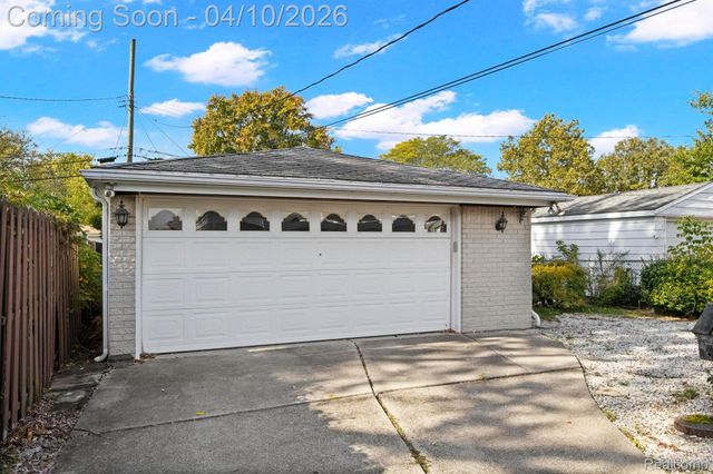 6171 Kingsbury Street, Dearborn Heights, MI 48127