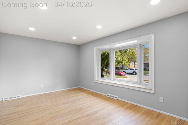 6171 Kingsbury Street, Dearborn Heights, MI 48127