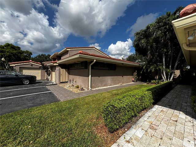 2001 S Saint Andrews Rd 121, Hollywood, FL 33021