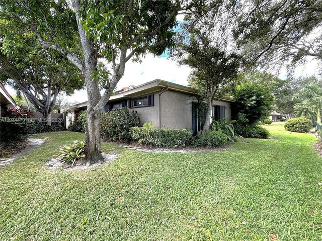 2001 S Saint Andrews Rd 121, Hollywood, FL 33021