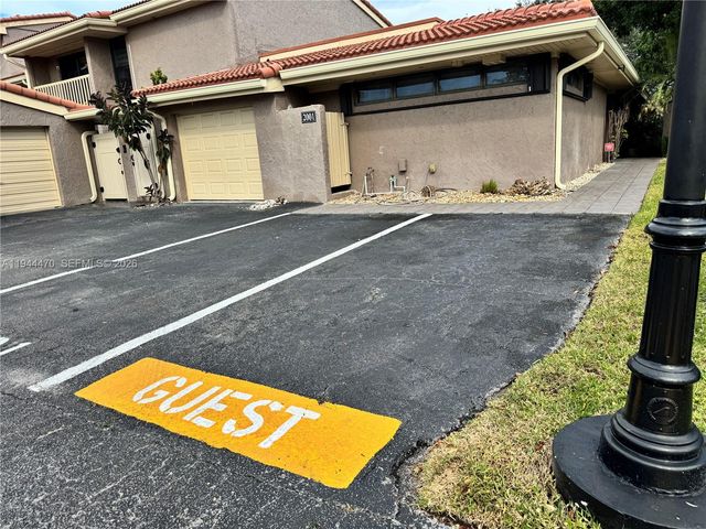 2001 S Saint Andrews Rd 121, Hollywood, FL 33021