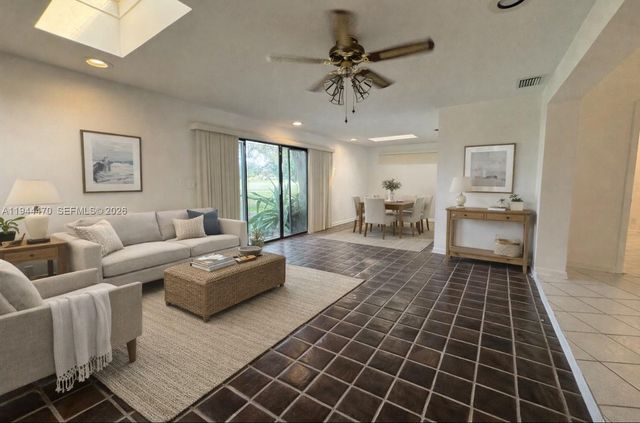 2001 S Saint Andrews Rd 121, Hollywood, FL 33021