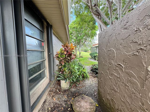 2001 S Saint Andrews Rd 121, Hollywood, FL 33021