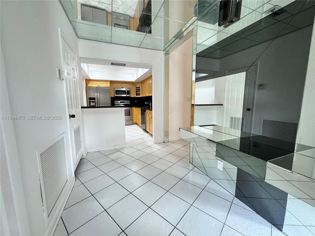 2001 S Saint Andrews Rd 121, Hollywood, FL 33021