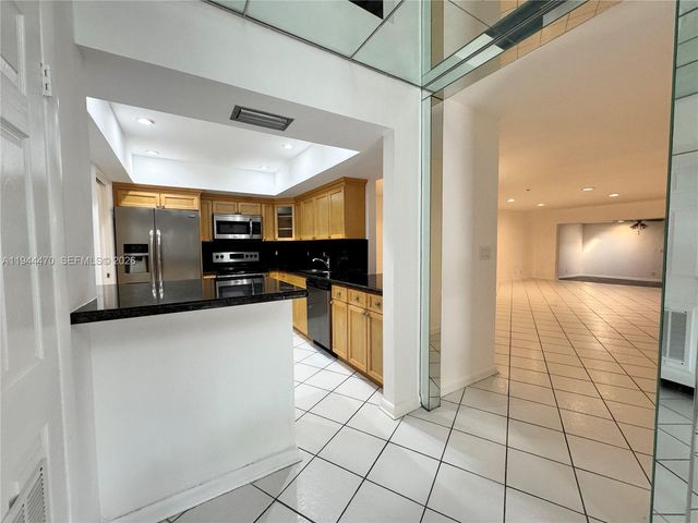 2001 S Saint Andrews Rd 121, Hollywood, FL 33021