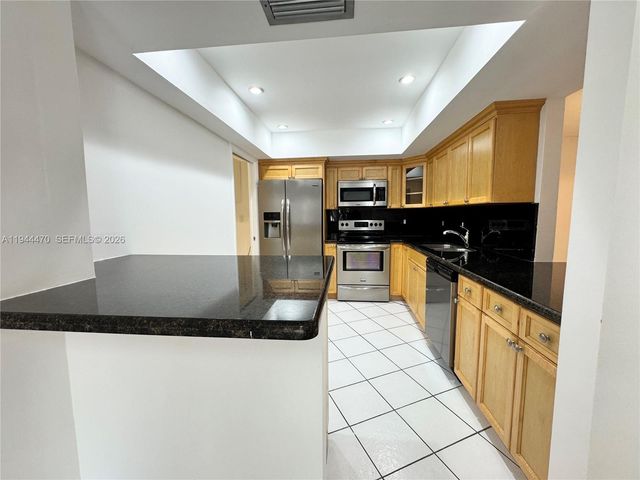 2001 S Saint Andrews Rd 121, Hollywood, FL 33021