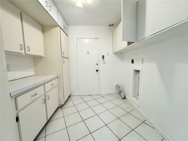 2001 S Saint Andrews Rd 121, Hollywood, FL 33021