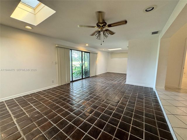 2001 S Saint Andrews Rd 121, Hollywood, FL 33021