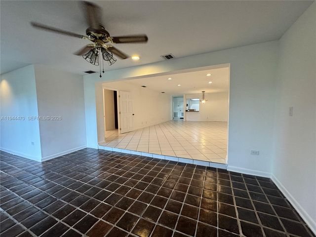 2001 S Saint Andrews Rd 121, Hollywood, FL 33021