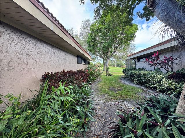 2001 S Saint Andrews Rd 121, Hollywood, FL 33021