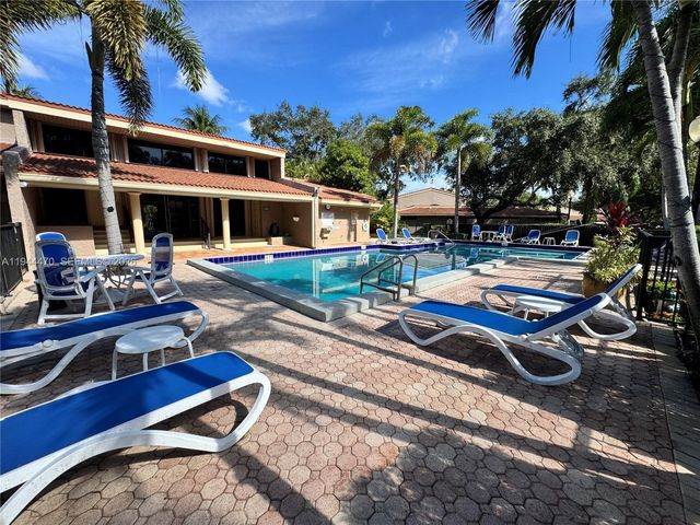 2001 S Saint Andrews Rd 121, Hollywood, FL 33021