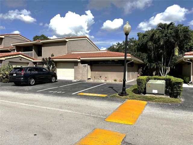 2001 S Saint Andrews Rd 121, Hollywood, FL 33021