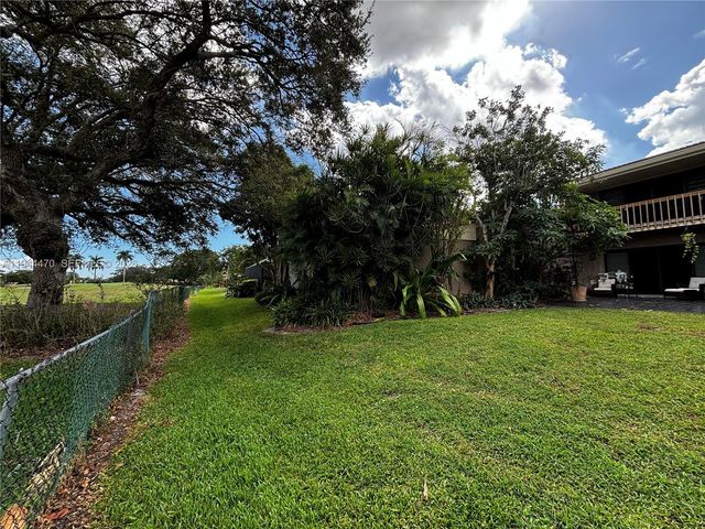 2001 S Saint Andrews Rd 121, Hollywood, FL 33021