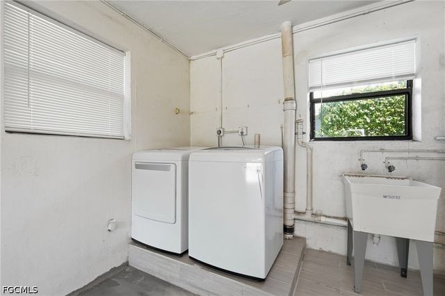 1421 Olmeda WAY, Fort Myers, FL 33901