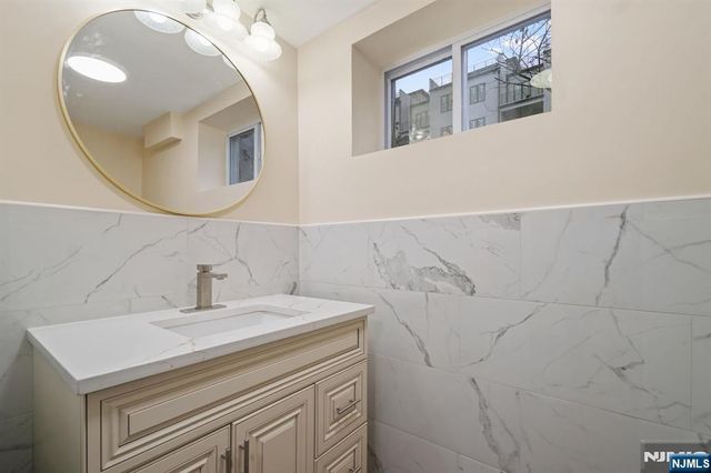 234 Columbia Avenue 19, Fort Lee, NJ 07024