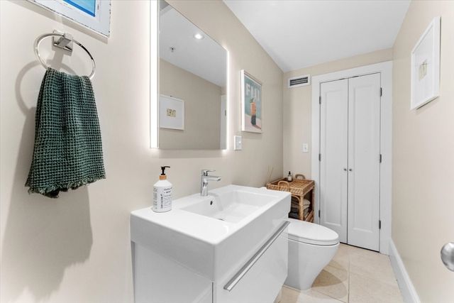 36 Commercial Wharf 2, Boston, MA 02110