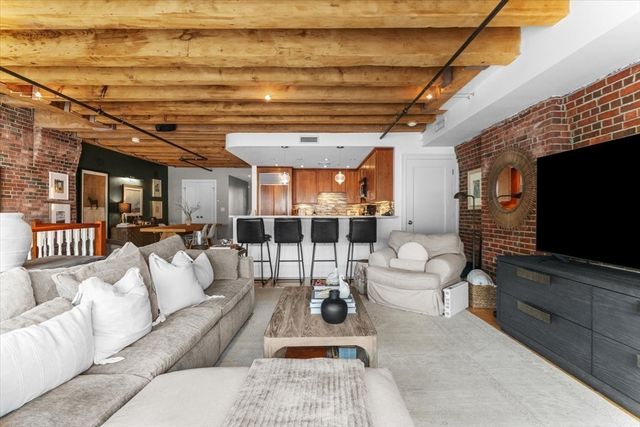 36 Commercial Wharf 2, Boston, MA 02110