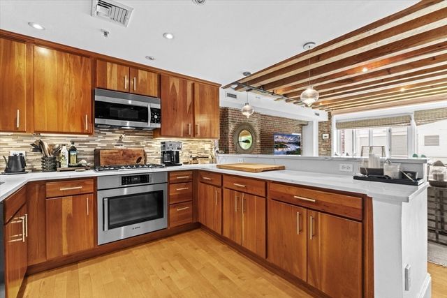 36 Commercial Wharf 2, Boston, MA 02110
