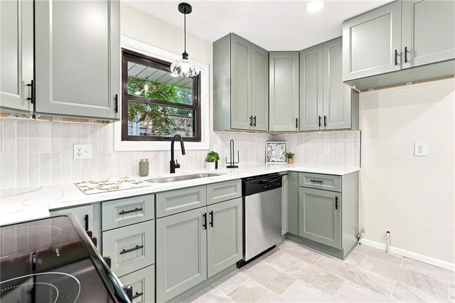 838 NW 69 th Place, Kansas City, MO 64118