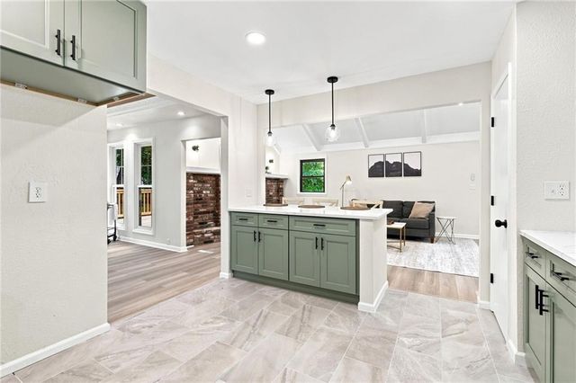 838 NW 69 th Place, Kansas City, MO 64118
