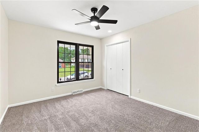 838 NW 69 th Place, Kansas City, MO 64118
