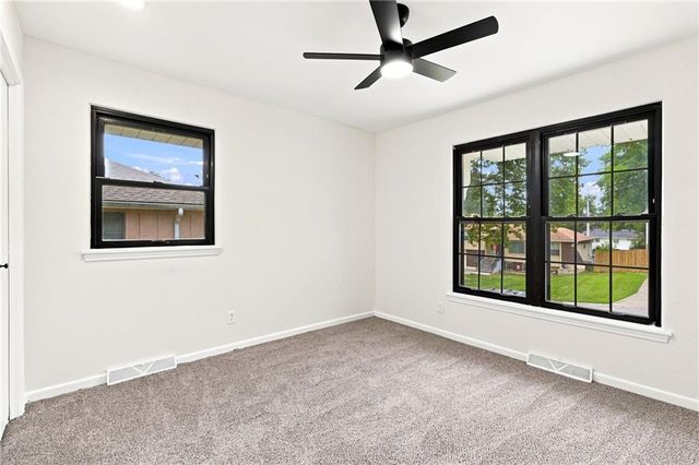 838 NW 69 th Place, Kansas City, MO 64118
