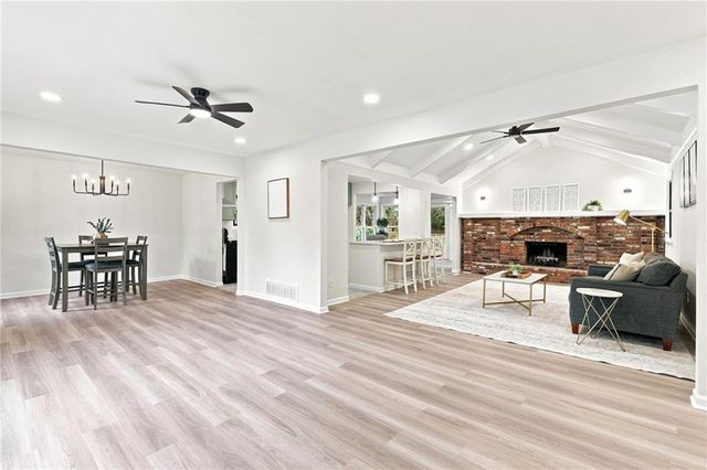 838 NW 69 th Place, Kansas City, MO 64118