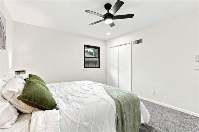 838 NW 69 th Place, Kansas City, MO 64118