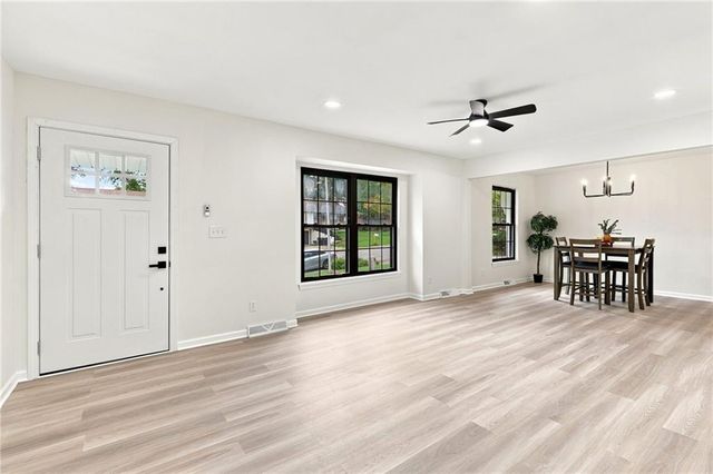 838 NW 69 th Place, Kansas City, MO 64118