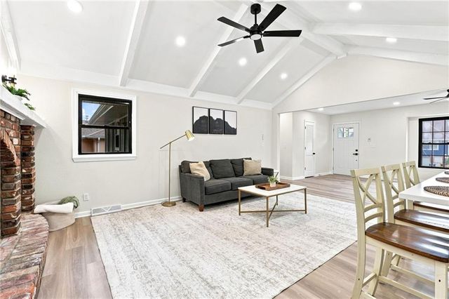 838 NW 69 th Place, Kansas City, MO 64118