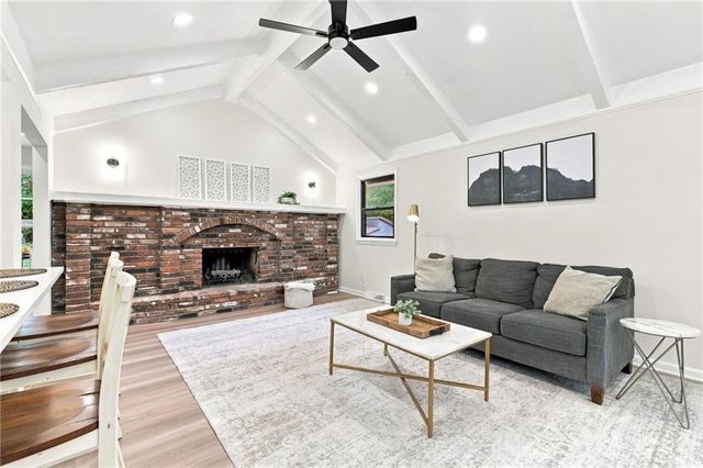 838 NW 69 th Place, Kansas City, MO 64118