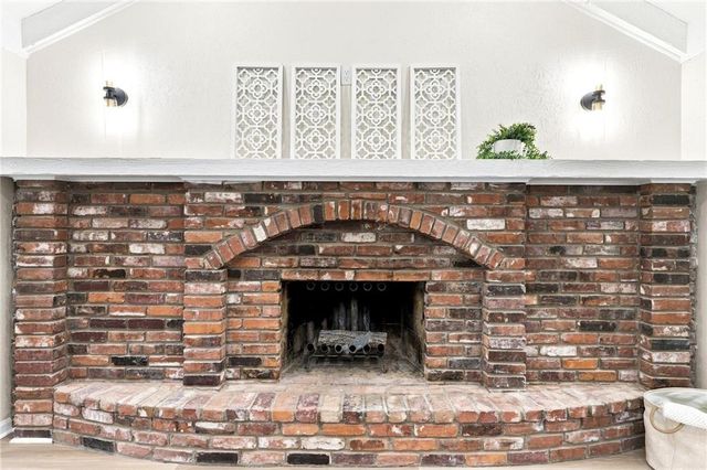 838 NW 69 th Place, Kansas City, MO 64118