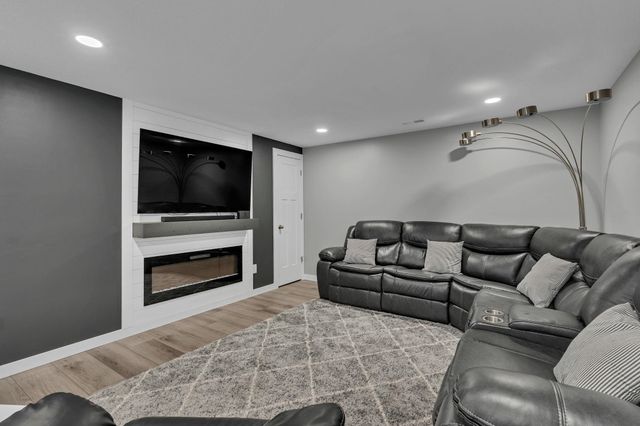 1825 E Summerwood St, Goddard, KS 67052