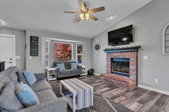 1825 E Summerwood St, Goddard, KS 67052