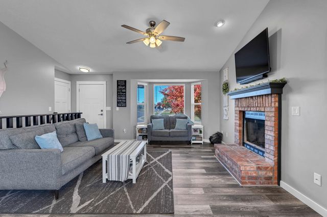 1825 E Summerwood St, Goddard, KS 67052