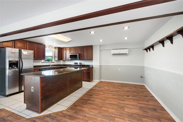 920 Bonita Street, Bayou Vista, TX 77563