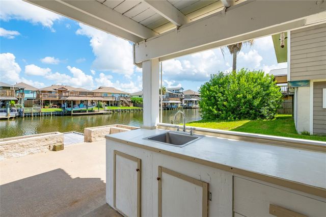 920 Bonita Street, Bayou Vista, TX 77563