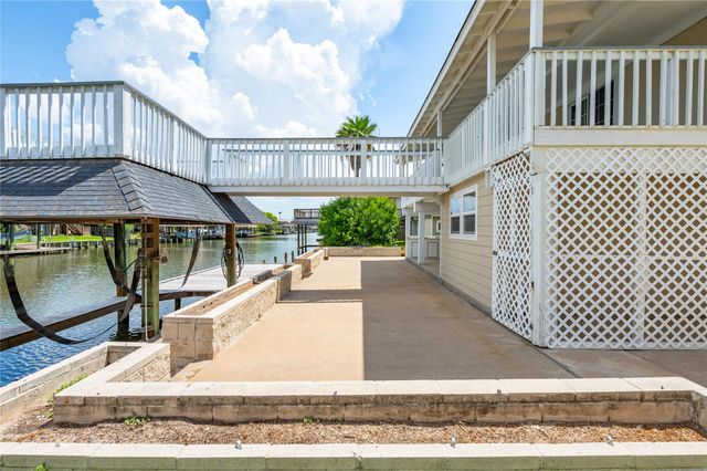 920 Bonita Street, Bayou Vista, TX 77563