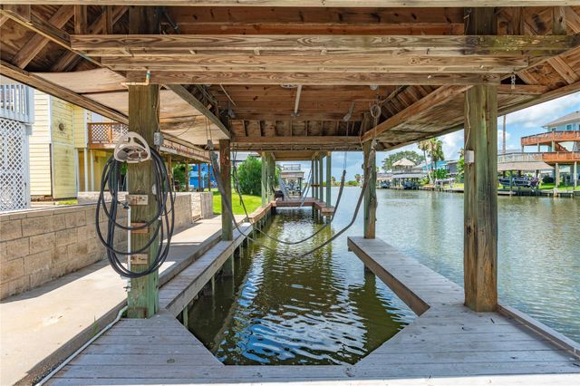 920 Bonita Street, Bayou Vista, TX 77563