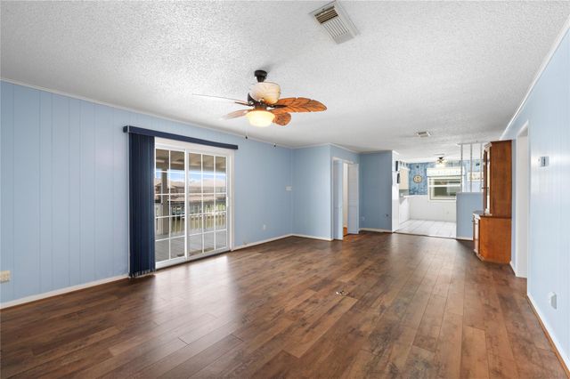 920 Bonita Street, Bayou Vista, TX 77563
