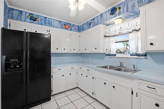 920 Bonita Street, Bayou Vista, TX 77563