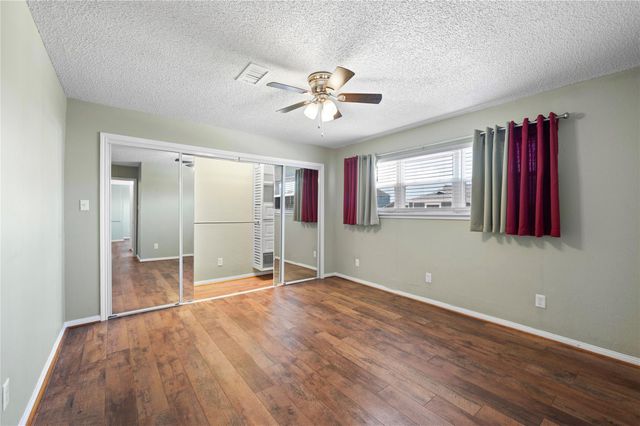 920 Bonita Street, Bayou Vista, TX 77563
