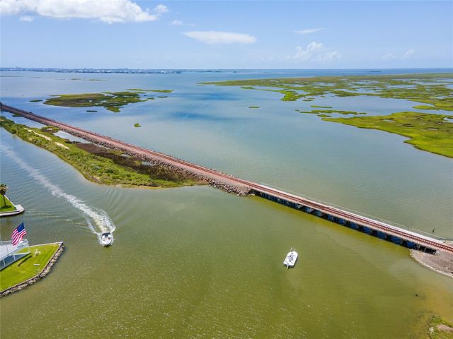 920 Bonita Street, Bayou Vista, TX 77563