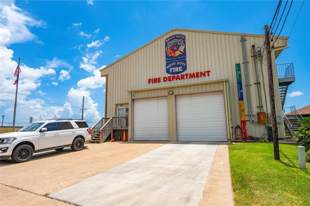 920 Bonita Street, Bayou Vista, TX 77563